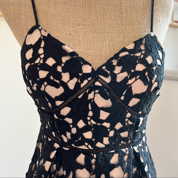 🏷️ SOLD Black & Nude Lace Cutout Mini Dress - Picture 2 of 10